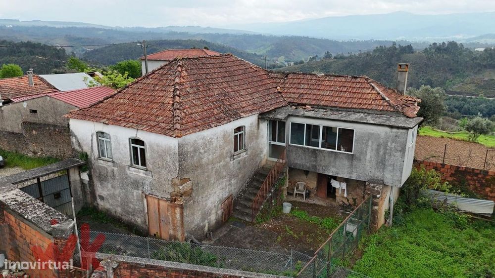 Moradia T4 com terreno com vista para o Rio Alva