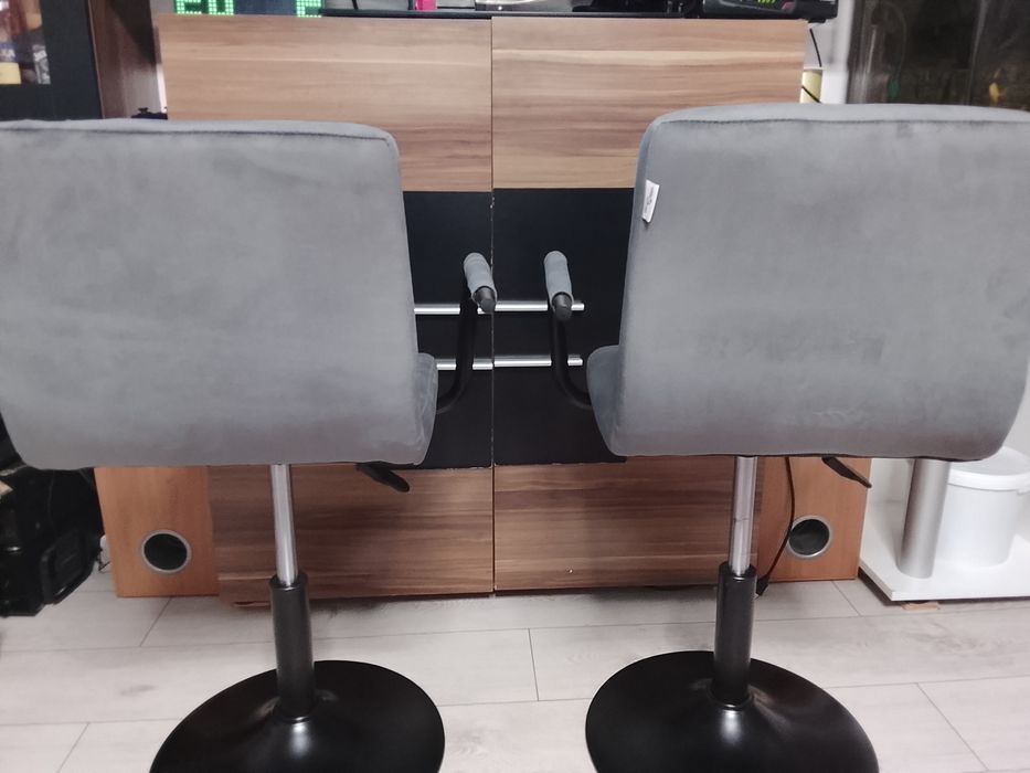 Krzesła barowe obrotowe