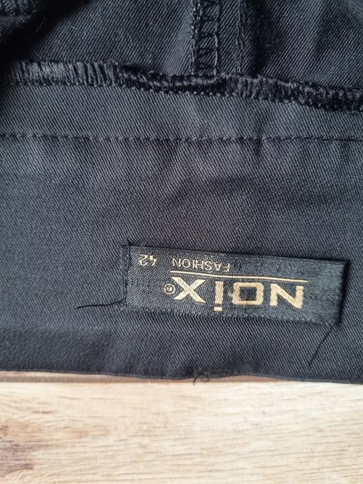 Elegancka prosta spódnica Noix 42