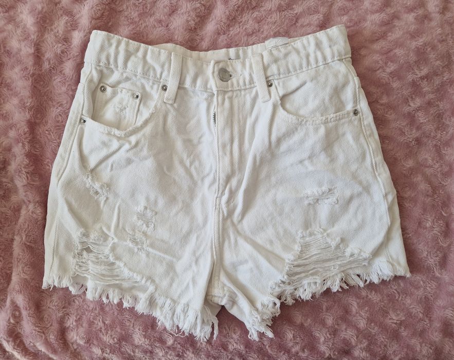 Biale spodenki sinsay