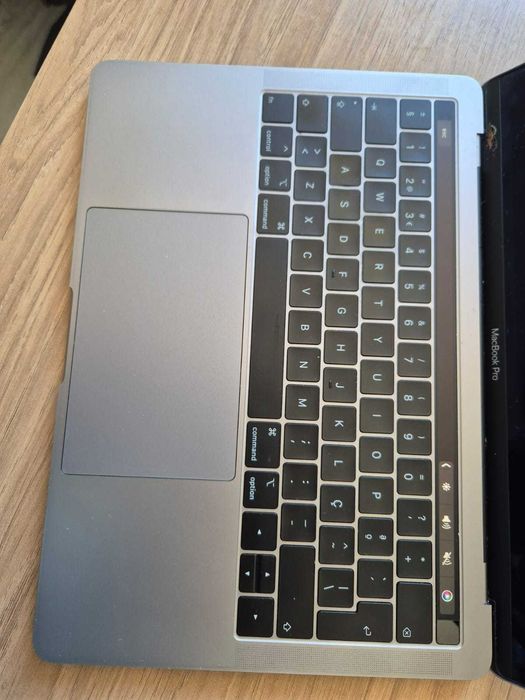 MacBook Pro Retina Touch Bar - 2019 - Ecrã danificado