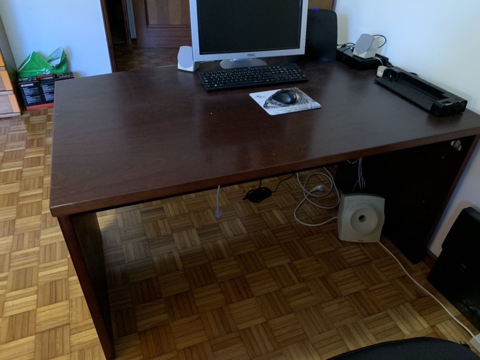 Secretária de escritório em mogno