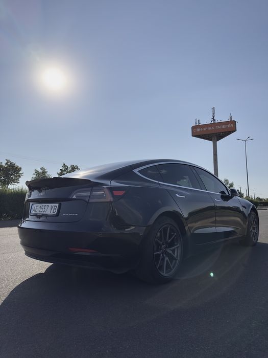 Tesla model 3 (2018р) 80kBт-год