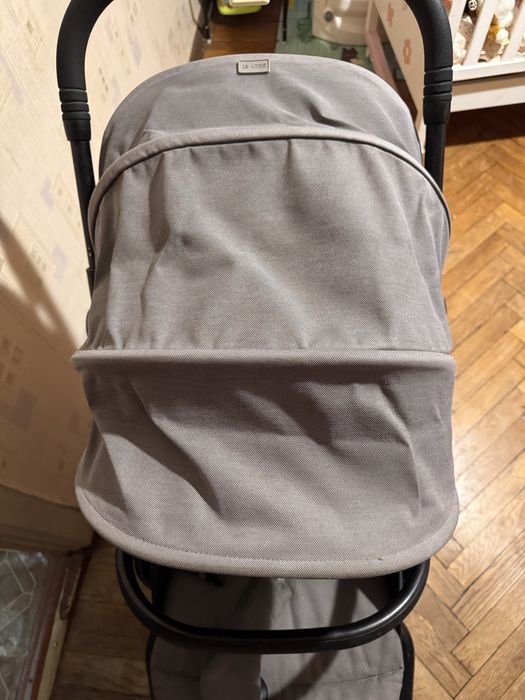 Прогулянкова коляска Cybex Beezy сіра