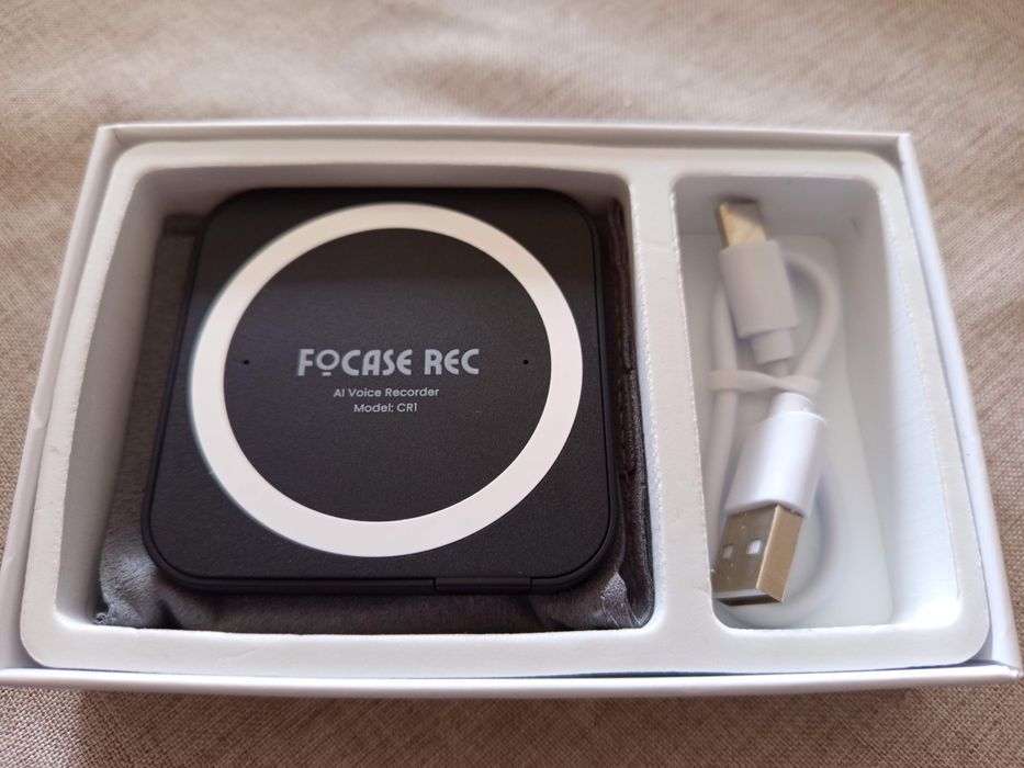 FOCASE REC (modelo CR1), um gravador de voz inteligente que utiliza inteligência artificial para facilitar o registo de áudio.