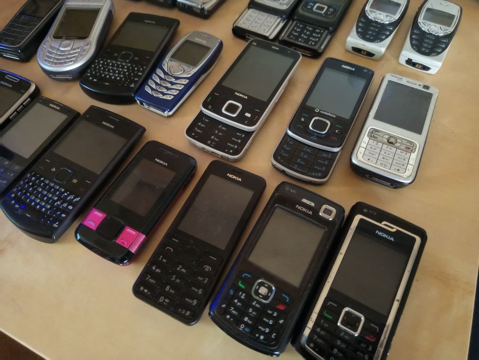 Coleção de 24 Telémoveis Nokias