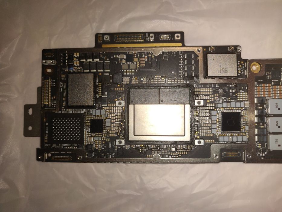 Материнська плата MacBook air 2022 m2 8/256 б/у