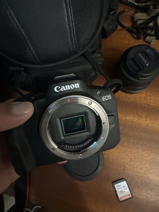 Vendo Camera Fotografica Canon R50