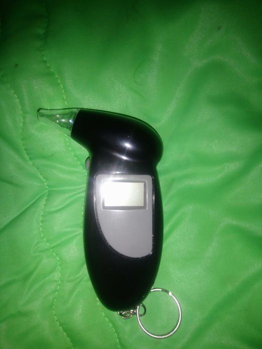 алкотестер на батарейках