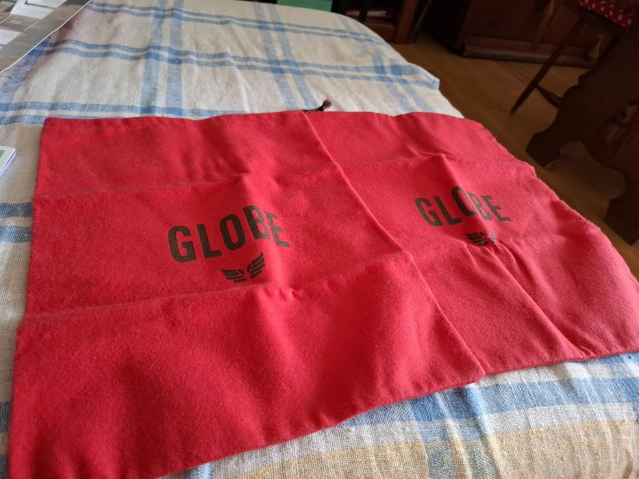 Sapatos de cerimónia da Globe em tecido