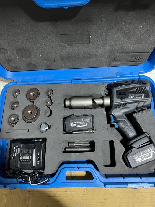 Hydrauliczny pistolet do wykrawania otworów Cembre B-FL750