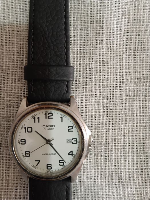 Relógio Casio com bracelete em pele genuína
