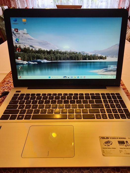 ASUS F555L 15,6 HD / i3-4005U / 8 GB / 512 GB / 920M