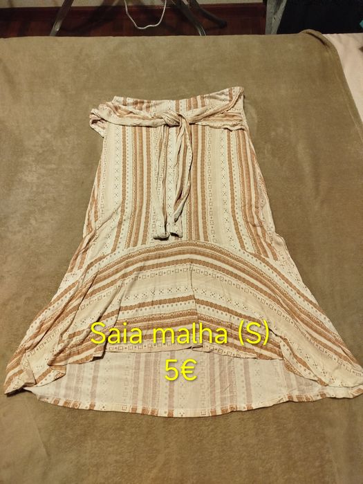 Roupas femininas em bom estado