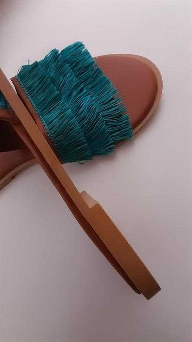 Ефектні Шльопанці NEXT тренд літа
