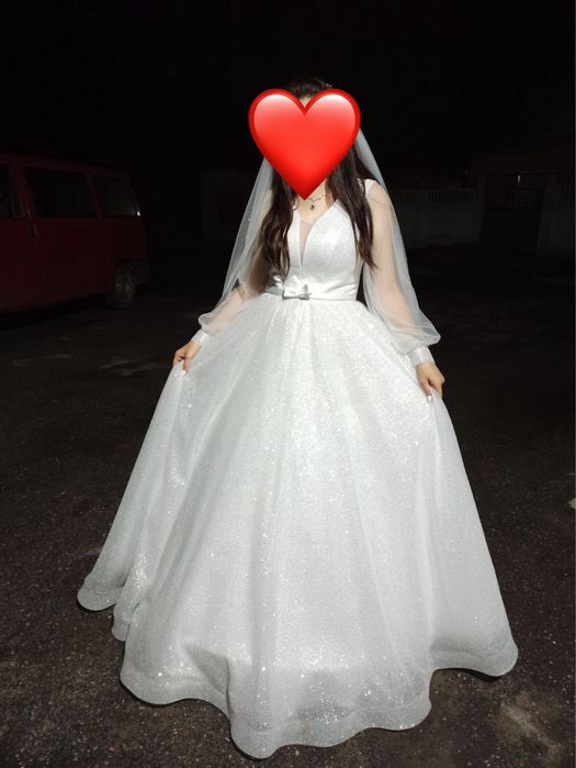 Весільна сукня з блискітками