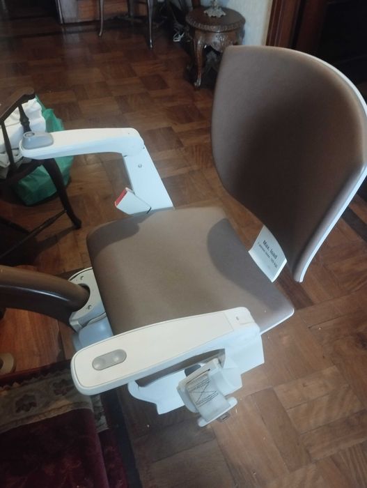 Cadeira elevatória curva