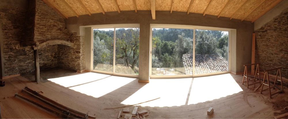 2 terrenos na Eira do Chão , um misto com casas, a principal reconstruída na estrutura  e cobertura