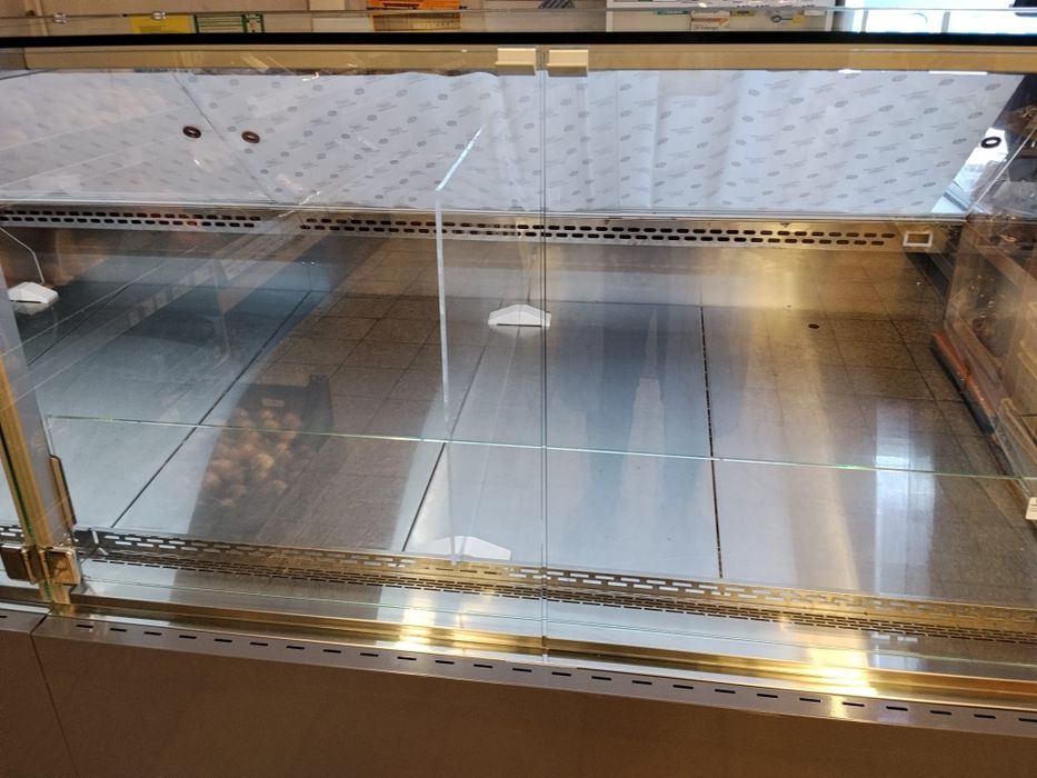 Sprzedam całe wyposażenie sklepu 100 m2, duże rabaty