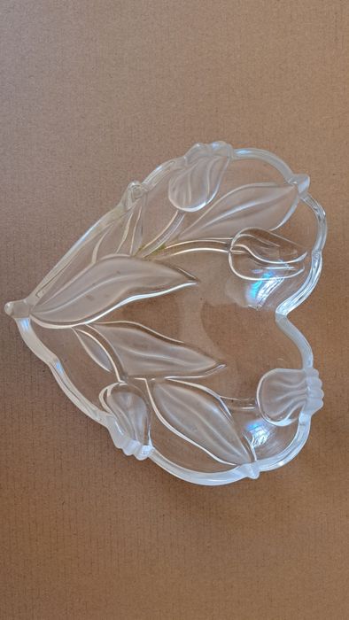 Salaterka zgrubego szkła 16 cm×16 cm głęb. 4cm .