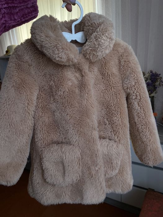 Тепла шубка на 2-3 роки.
