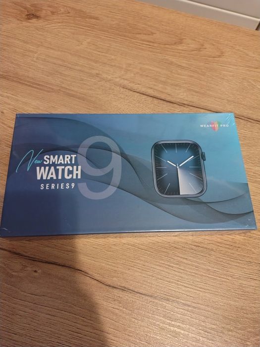 Smartwatch nowy, dwa wymienne paski.