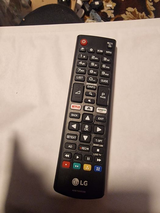 Pilot oryginalny lg AKB 75095 trzy zero osiem