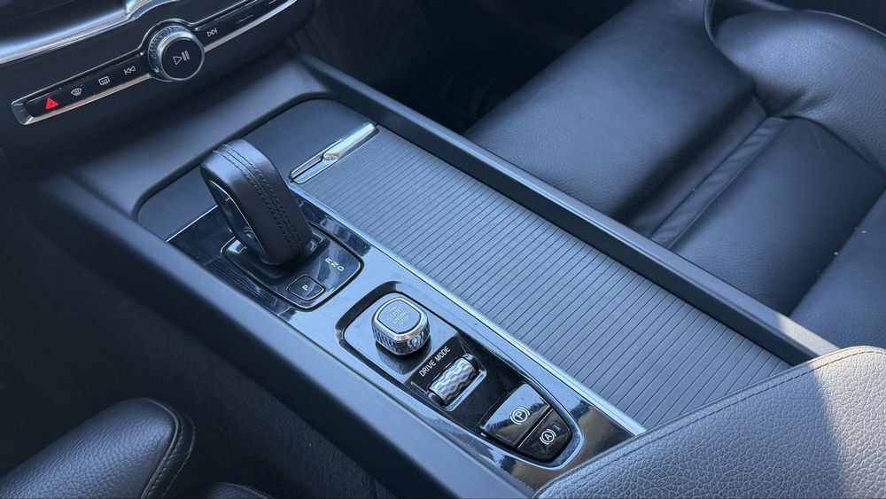 Volvo XC60 2021 2.0 дизель повний привід офіційна
