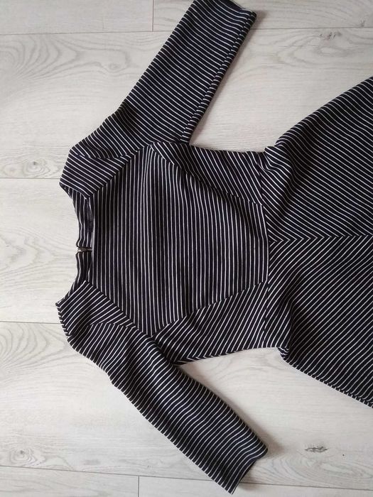 sukienka marki M&S roz. 40 grubszy materiał