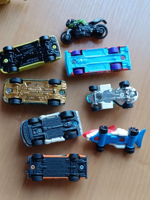 Hot wheels машинки