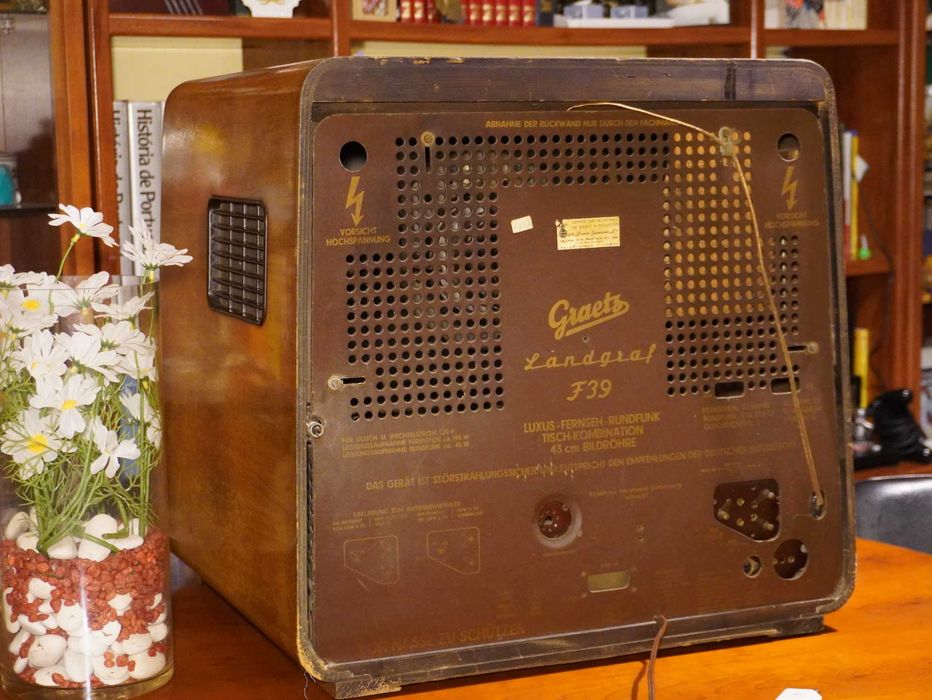 Televisão com Rádio Vintage (Graets Landgraf F39)