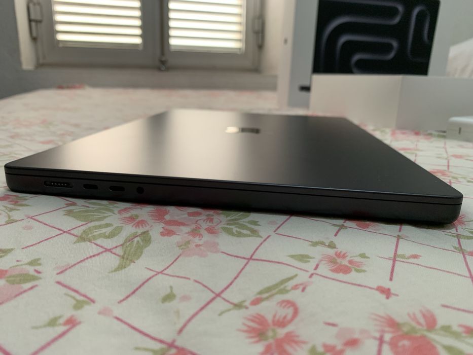 MacBook Pro 16” M4 Pro | 24 GB RAM | 1,5 TB de armazenamento | 2.300 €