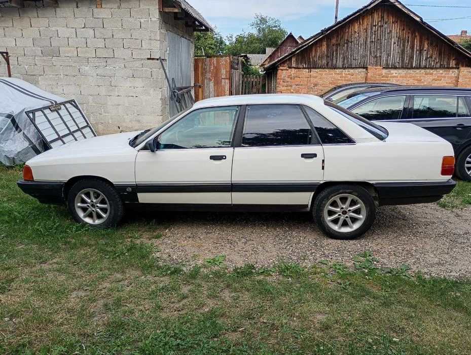Ауді 100 С3 1988 р.в. 1.8 бензин