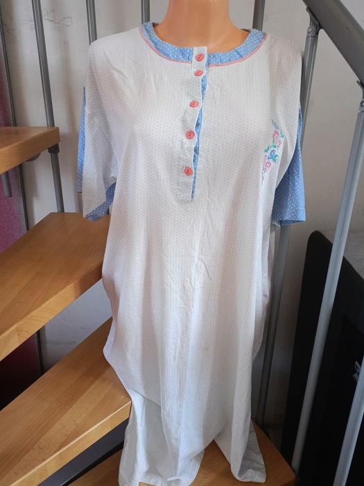 Koszula nocna biała niebieskie groszki haftowane kwiaty guziki 44/46