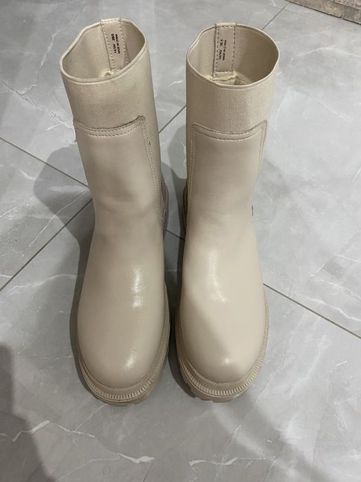 Botki beżowe Reserved