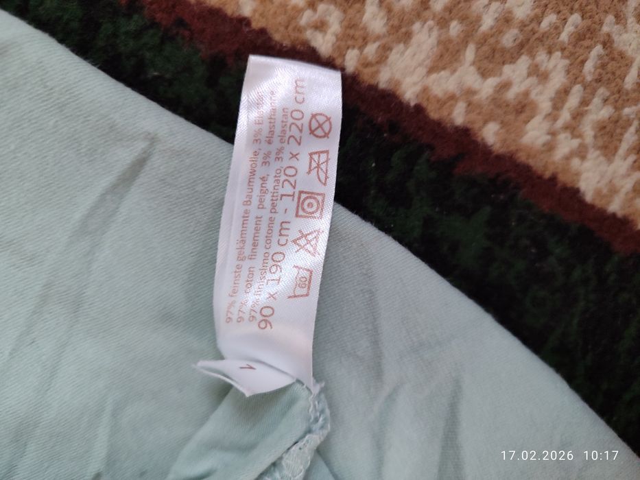 Простинь на резинці в дитяче ліжечко