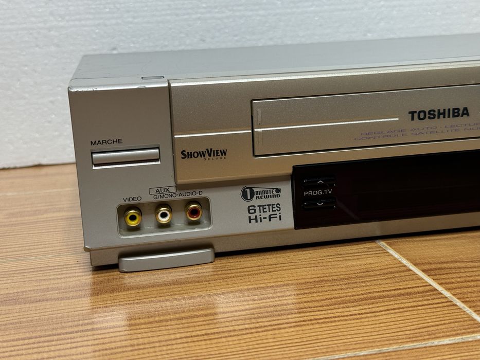 Leitor/Gravador VHS TOSHIBA