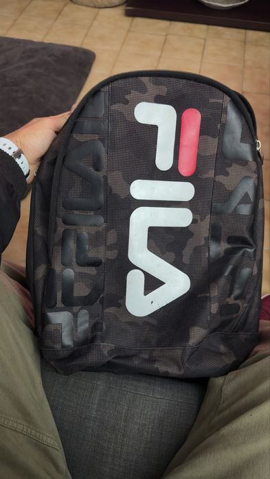 Mochila FILA – Excelente estado
