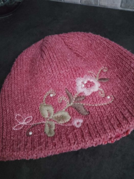 Oddam czapki dla dziewczynki