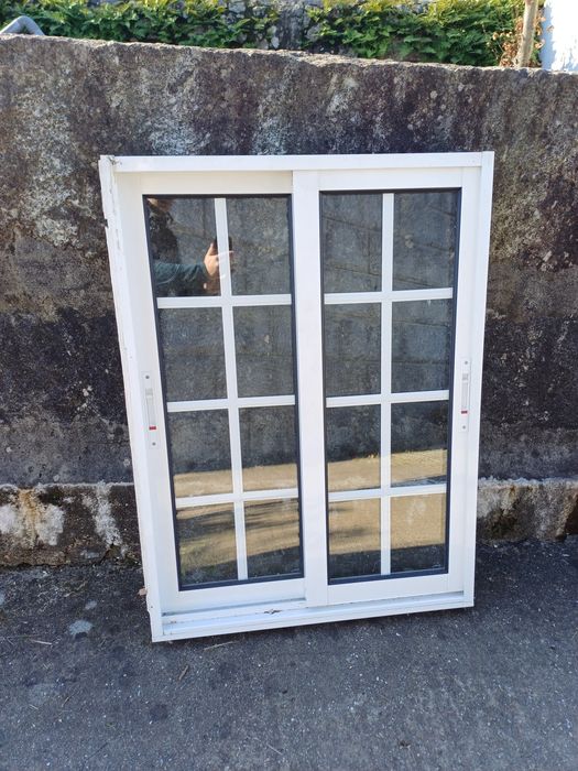 Janela de alumínio vidro duplo.