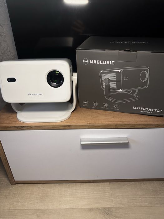 Проектор Magcubic L018 проектор / Full HD / 650 Ansi / Автофокус