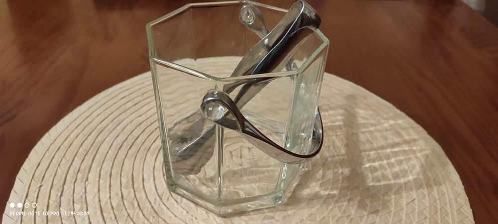 Balde de gelo em cristal e pinça