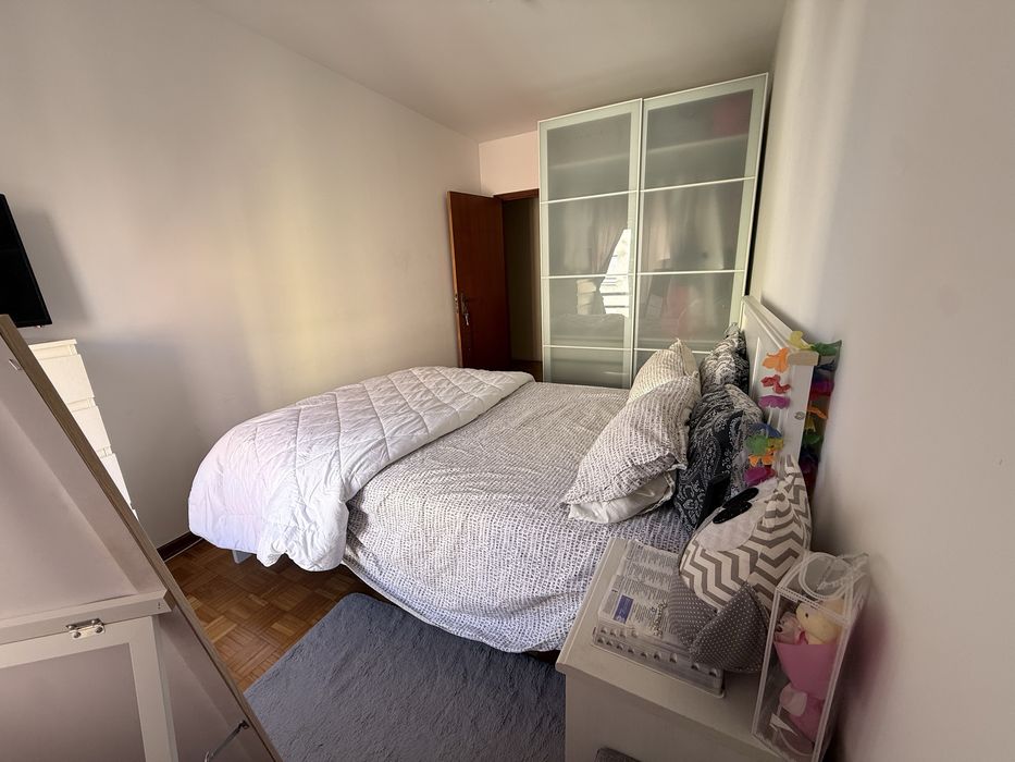 Maravilhoso quarto individual M  em Setúbal, despesas incluídas, entrada em  Outubro!!