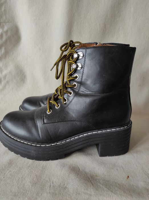 Botki czarne glany damskie Pull Bear nr 38