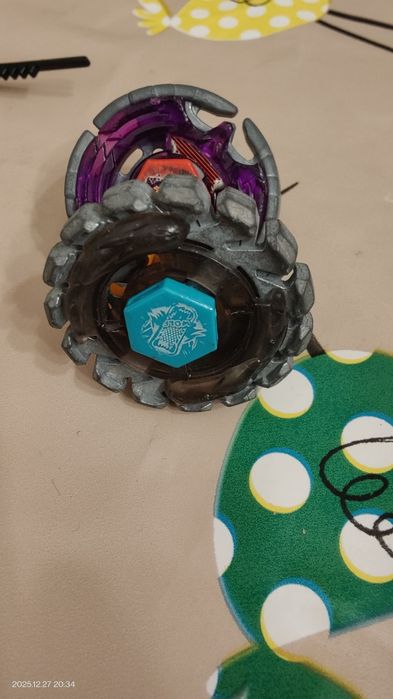 Beyblade, pião e lançador  primeira geração