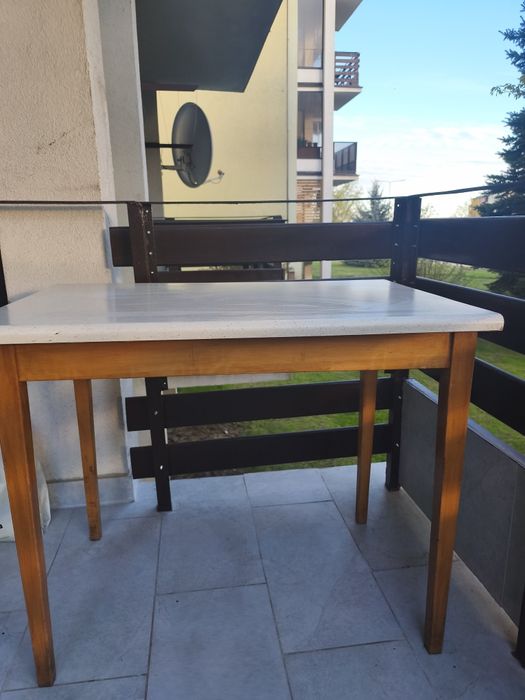 Oddam gratis  stół kuchenny