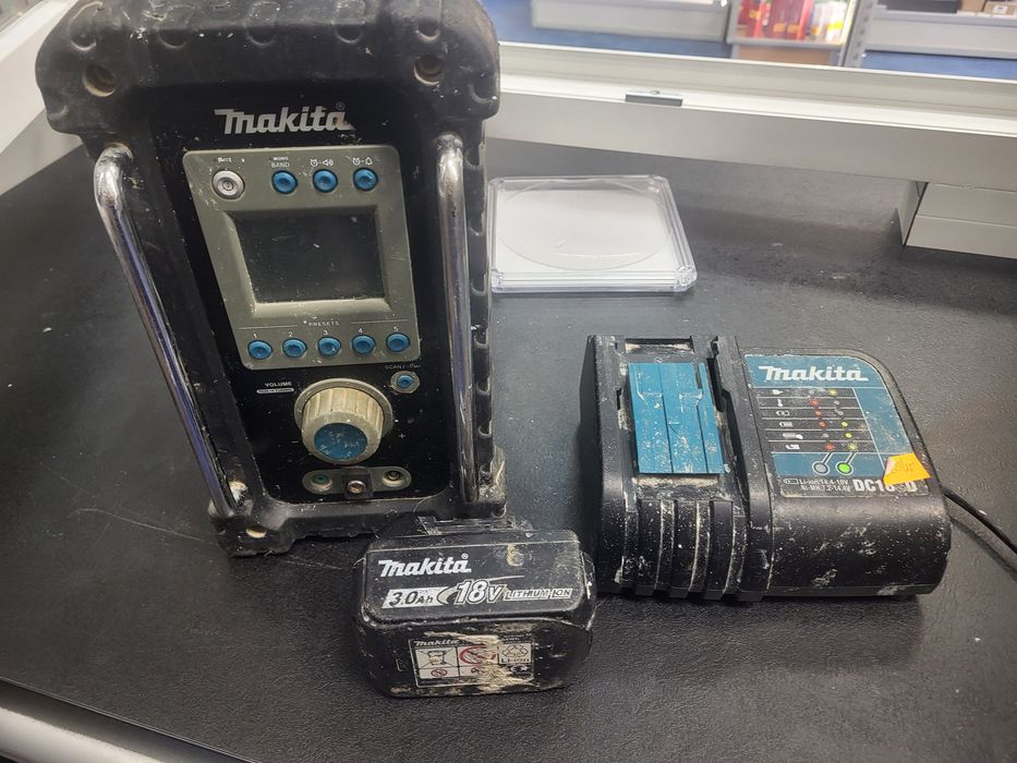 Radio Budowlane MAKITA BMR 100 Czyste basowe brzmienie! ZESTAW Komis
