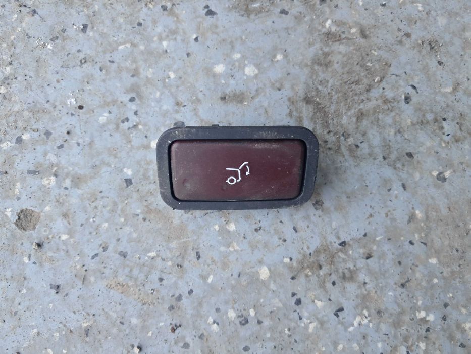 Guzik tylnej klapy mercedes w211,ml 164