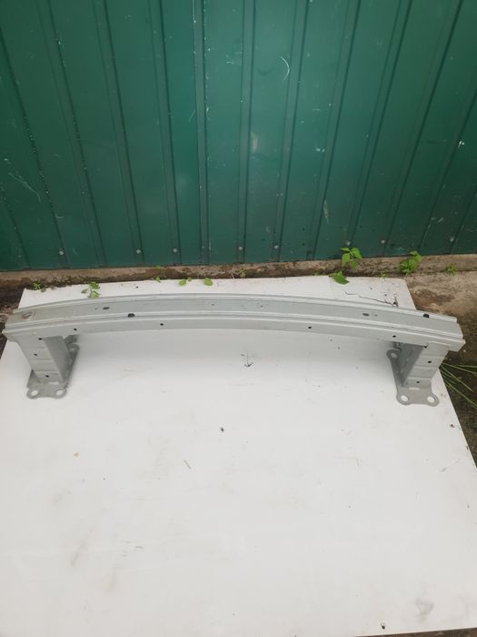 Передній підсилювач бампера Renault scenic 4