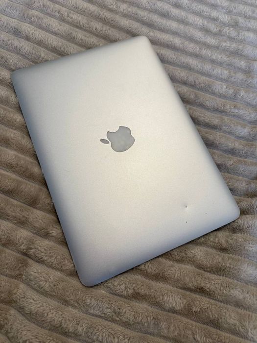 MacBook Air 13” (2017)